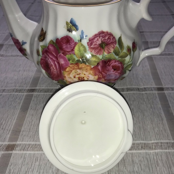 Stechkol Bone China Garden Roses teapot With Lid, 4 Cups (1 Mismatch) - Picture 9 of 13